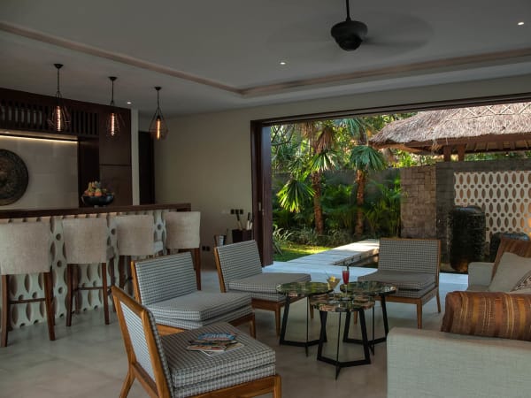 Seseh Beach Villa II - Living area and bar